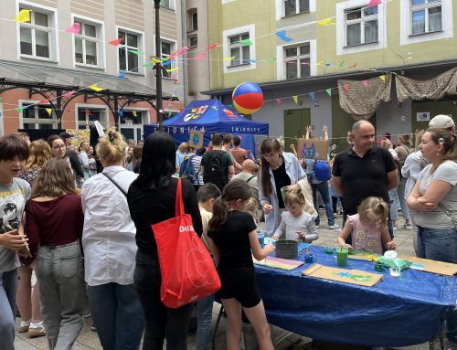Śmiech, taniec i wsparcie – „Profilaktyka i teatr” podbiła Rynek